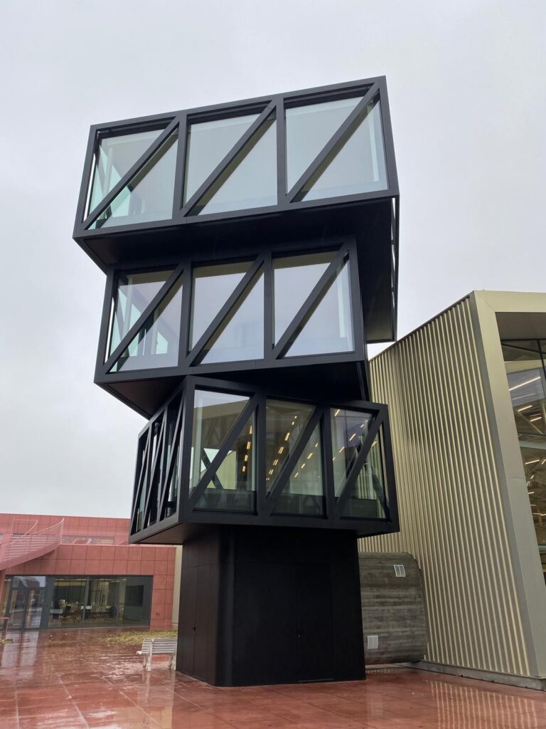 Project Sobinco - aluminium maatwerk over 3 verdiepingen (Zulte) – foto 1 – uitgevoerd door AMCP Metaalconstructies uit Menen